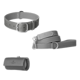 Grijze leren halsband, riem en zakjeshouder met wit stiksel en zilverkleurige hardware van Laelaps Paris
